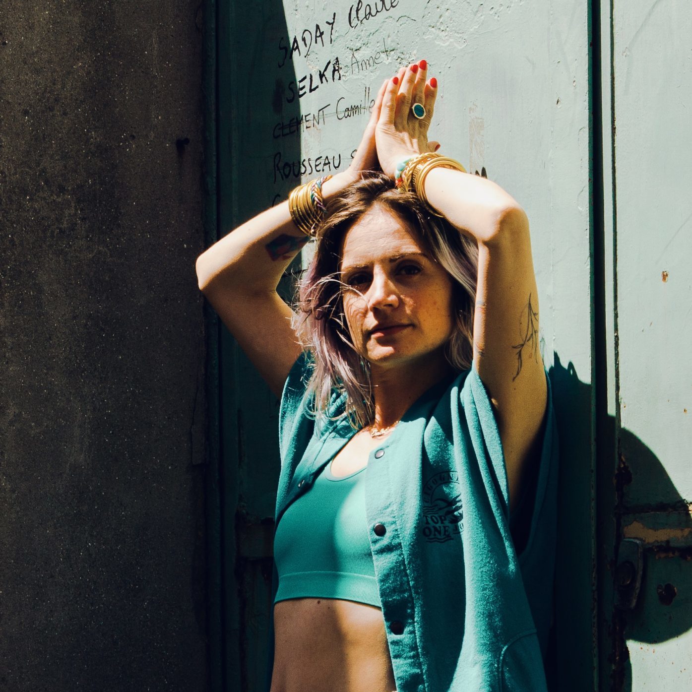 julie yoga arbre